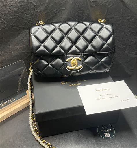 chanel travel toiletry bag|chanel makeup bag free gift.